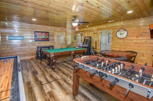 SmokyStays 10 Bedroom Cabin - image 29