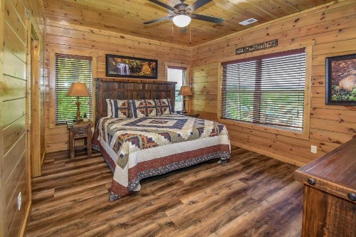 SmokyStays 10 Bedroom Cabin - image 39