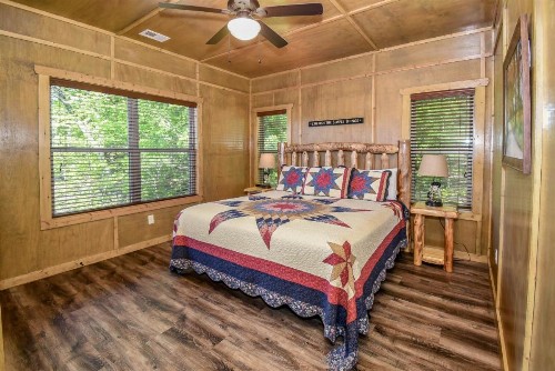 SmokyStays 10 Bedroom Cabin - image 43