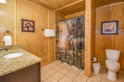 SmokyStays 10 Bedroom Cabin - image 45