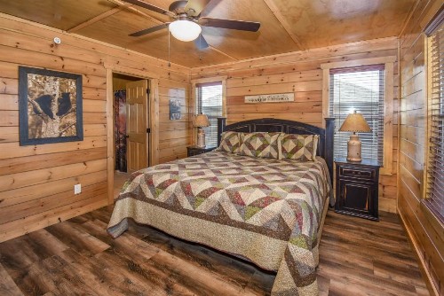 SmokyStays 10 Bedroom Cabin - image 50