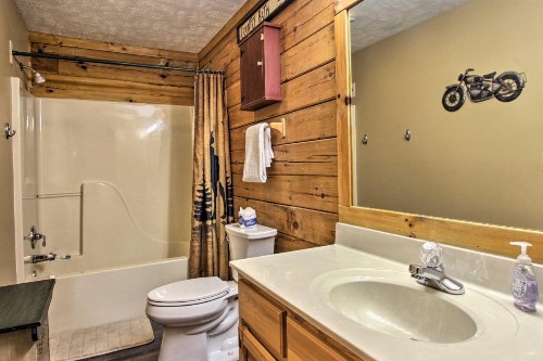 Idyllic Smoky Mtn Cabin with Views 5 Mi to Dollywood - image 11