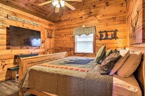 Idyllic Smoky Mtn Cabin with Views 5 Mi to Dollywood - image 8