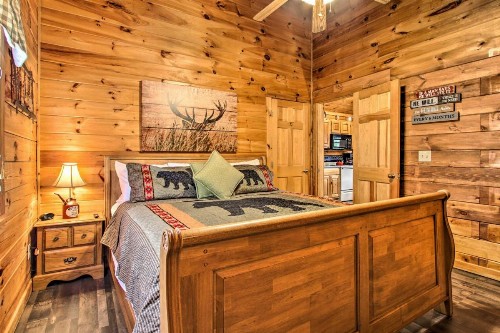 Idyllic Smoky Mtn Cabin with Views 5 Mi to Dollywood - image 9