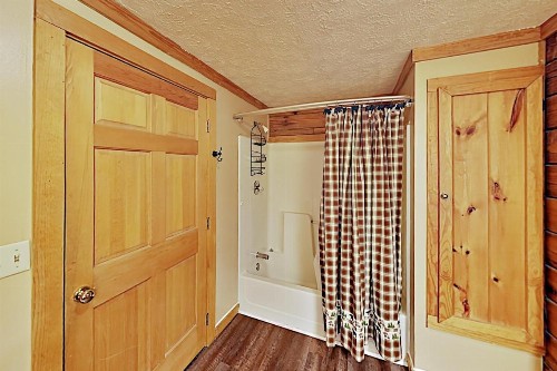 Secluded Creekside Retreat with Private Hot Tub cabin - image 9