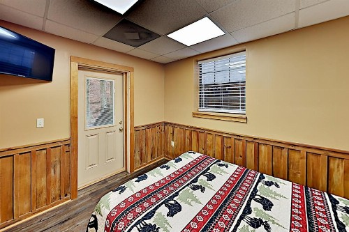 Secluded Creekside Retreat with Private Hot Tub cabin - image 10