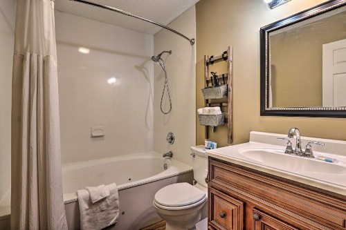 Condo with Balcony Less Than 5 Mi to Main Attractions! - image 9