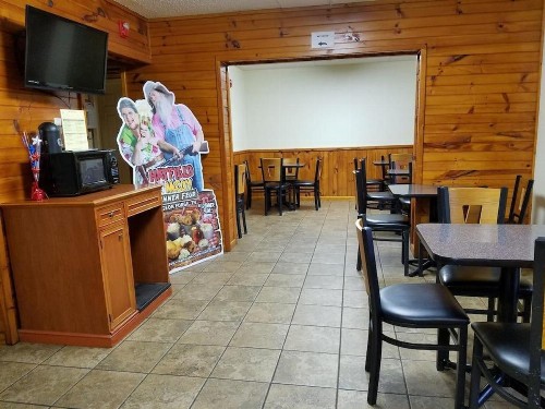 Econo Lodge - image 8