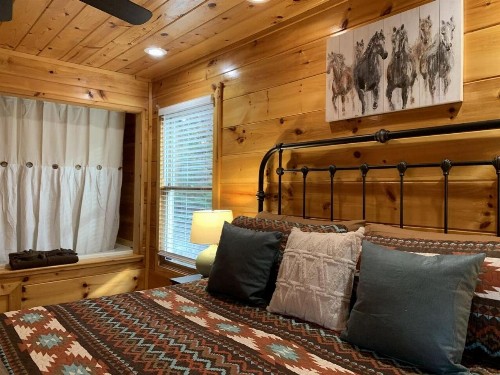 Pleasant Hollow cabin - image 10