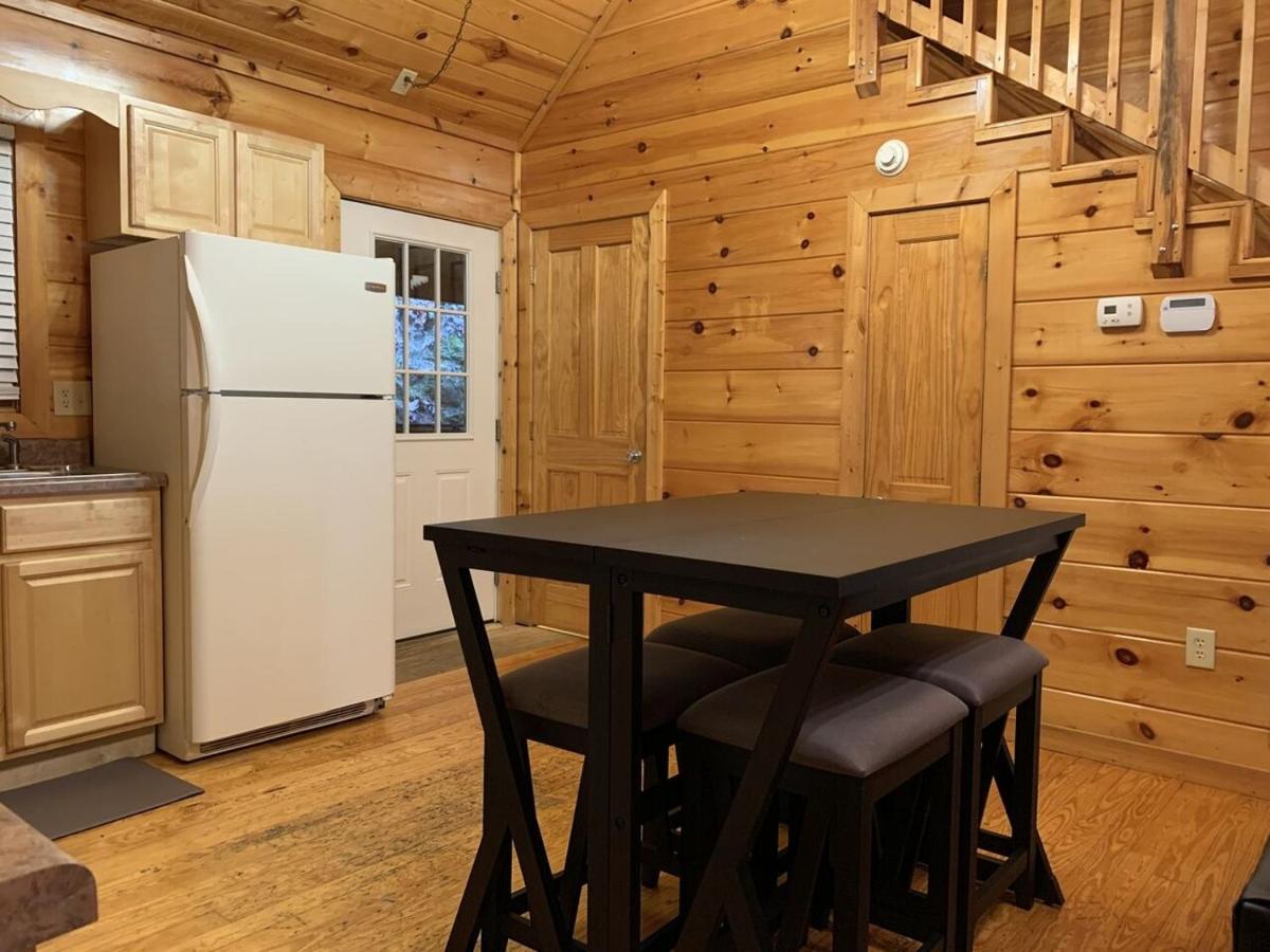 Pleasant Hollow cabin - image 4