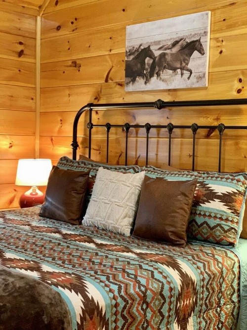 Pleasant Hollow cabin - image 6