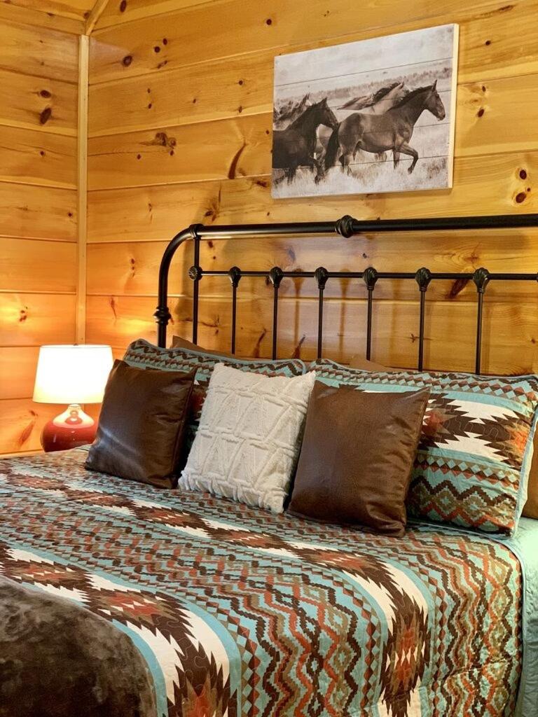 Pleasant Hollow cabin - image 6