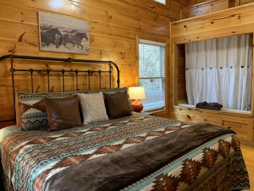 Pleasant Hollow cabin - image 7