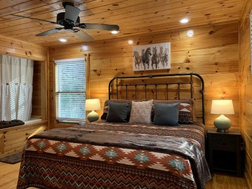 Pleasant Hollow cabin - image 9