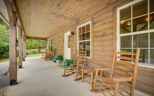 Golf Clubhouse Close to the Parkway in Pigeon Forge New Construction - image 3