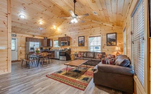 Golf Clubhouse Close to the Parkway in Pigeon Forge New Construction - image 17