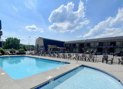 Smoky Mountain Motor Lodge At Dollywood LN - image 25