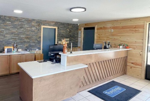 Smoky Mountain Motor Lodge At Dollywood LN - image 3