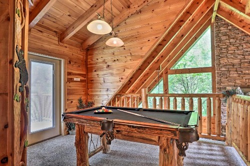 Picturesque Pigeon Forge Getaway with Hot Tub! - image 12