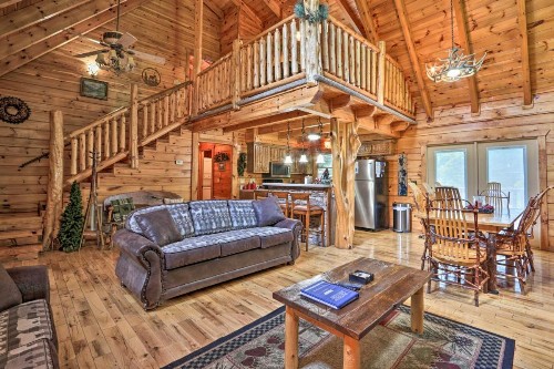 Picturesque Pigeon Forge Getaway with Hot Tub! - image 5