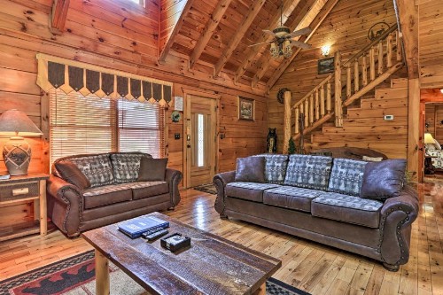 Picturesque Pigeon Forge Getaway with Hot Tub! - image 6