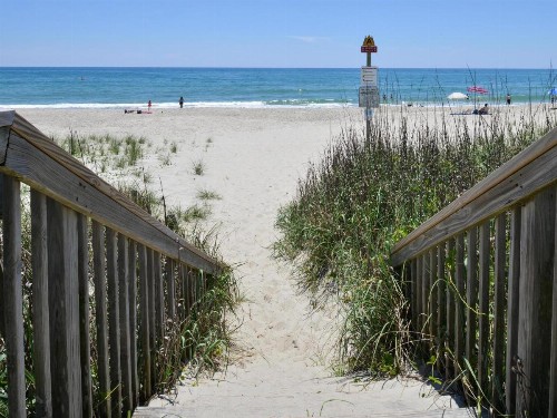 Hotel Atlantic Beach - image 2