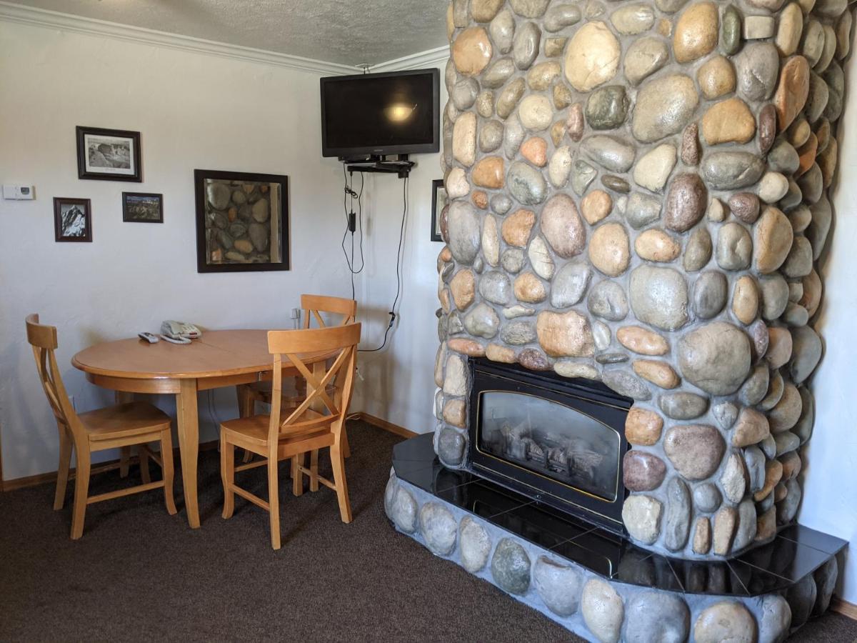 Sundance Motel - image 7