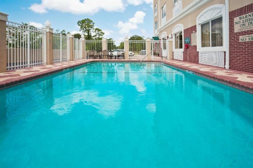 Country Inn & Suites by Radisson St. Petersburg - Clearwater FL - image 3