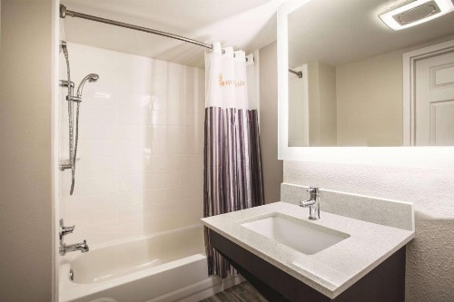 La Quinta by Wyndham Clearwater South - image 38
