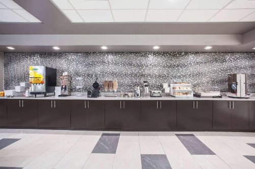 La Quinta by Wyndham Clearwater South - image 9