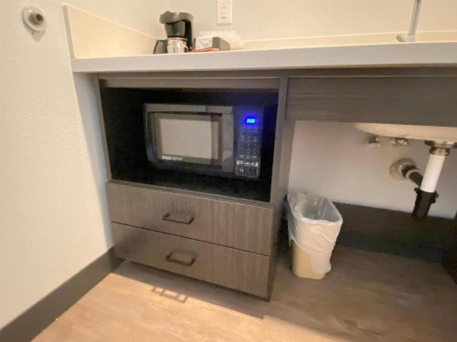 Pinetop Studio Suites - image 10