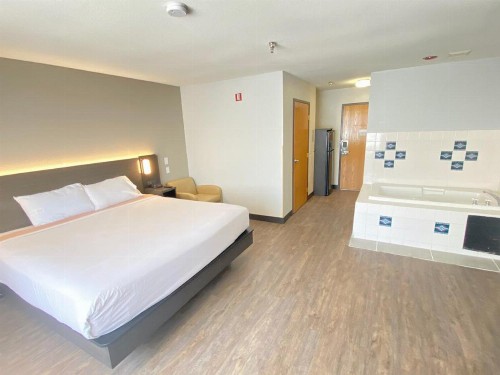Pinetop Studio Suites - image 16
