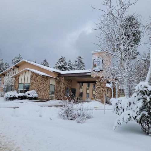 Pinetop Studio Suites - image 17