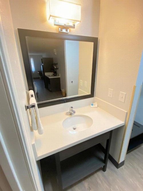 Pinetop Studio Suites - image 18