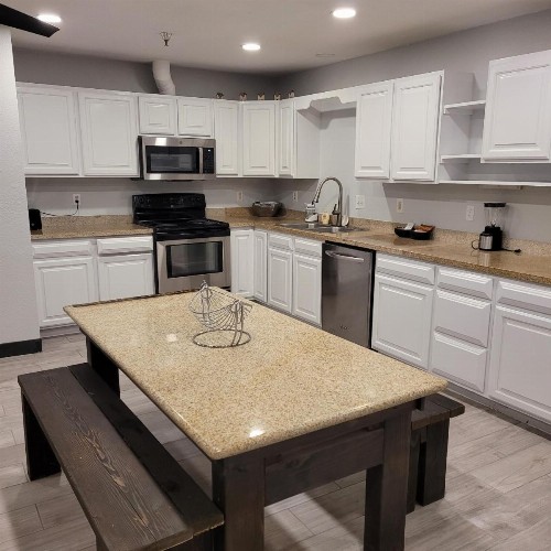 Pinetop Studio Suites - image 19