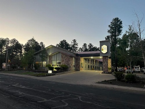 Pinetop Studio Suites - image 21