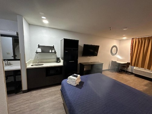 Pinetop Studio Suites - image 22