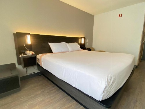 Pinetop Studio Suites - image 23