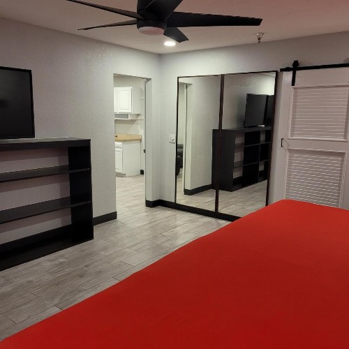 Pinetop Studio Suites - image 25