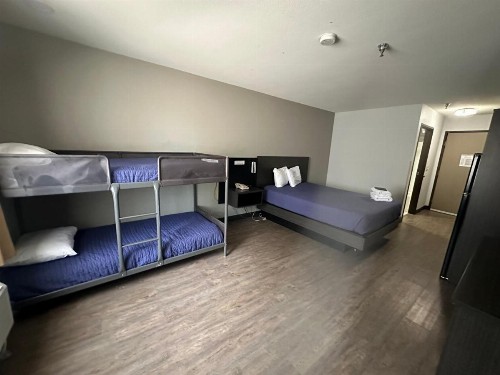 Pinetop Studio Suites - image 27