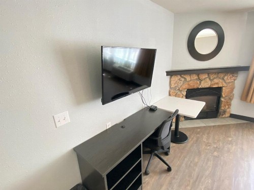 Pinetop Studio Suites - image 32