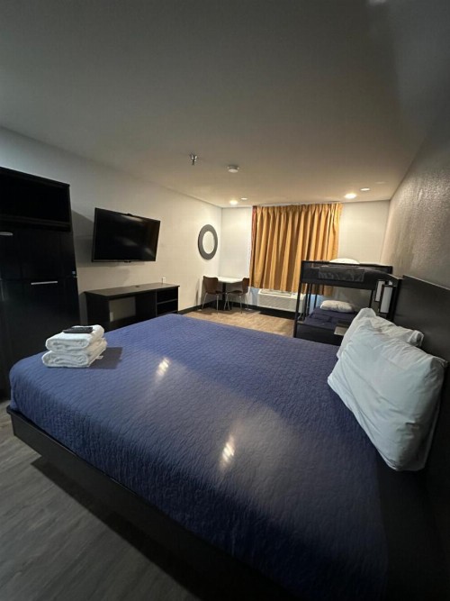 Pinetop Studio Suites - image 33