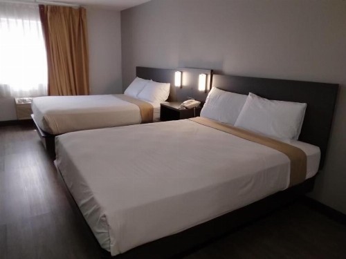 Pinetop Studio Suites - image 35