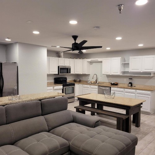 Pinetop Studio Suites - image 36