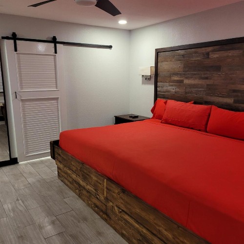 Pinetop Studio Suites - image 37