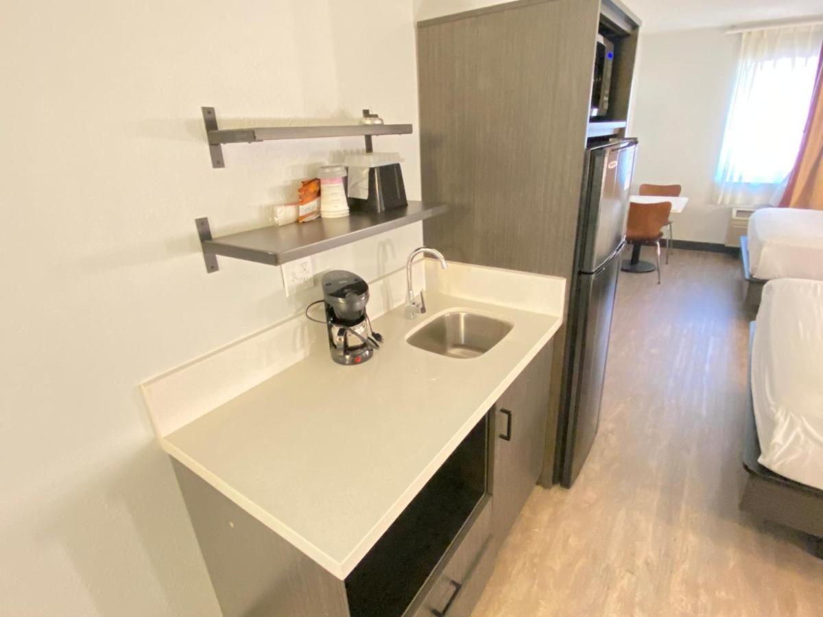 Pinetop Studio Suites - image 6
