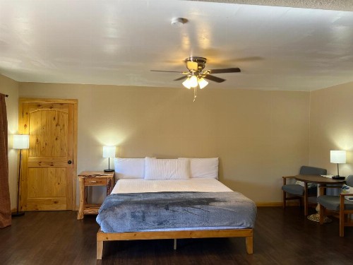TimberLodge Inn - image 29