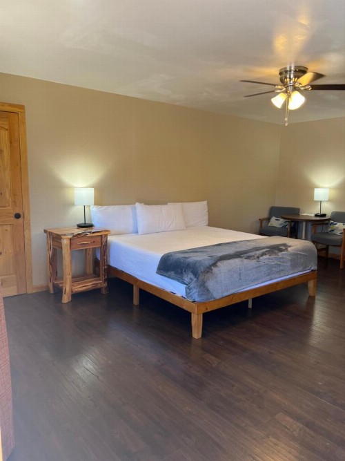 TimberLodge Inn - image 3