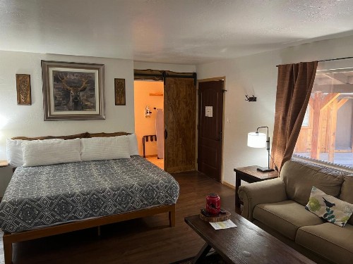 TimberLodge Inn - image 4
