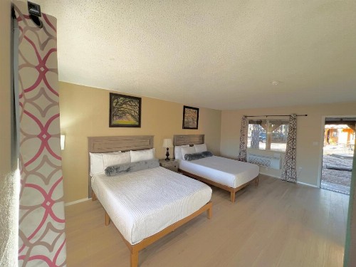 TimberLodge Inn - image 41